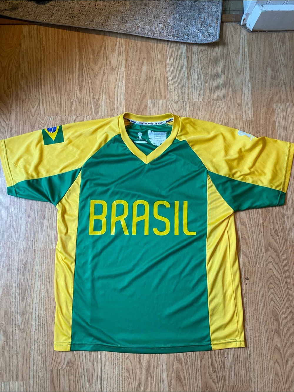 2014 Brasil FIFA World Cup Official Jersey Men's S (Fits M)